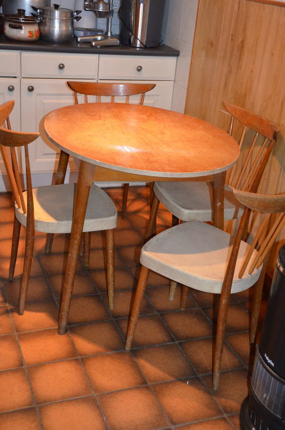 Keukentafel en 4 stoelen Veiling van inboedel uit woning met